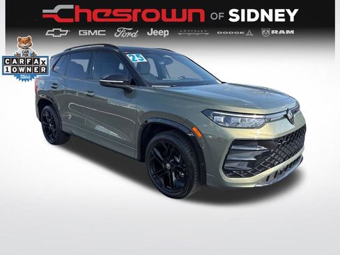 Used 2025 Volkswagen Tiguan SE R-Line AWD/4WD image 7