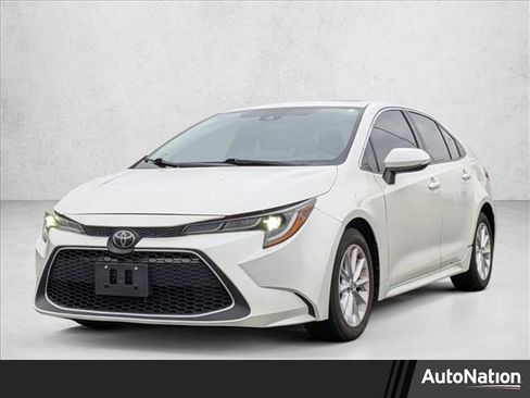 Used 2020 Toyota Corolla XLE image 1