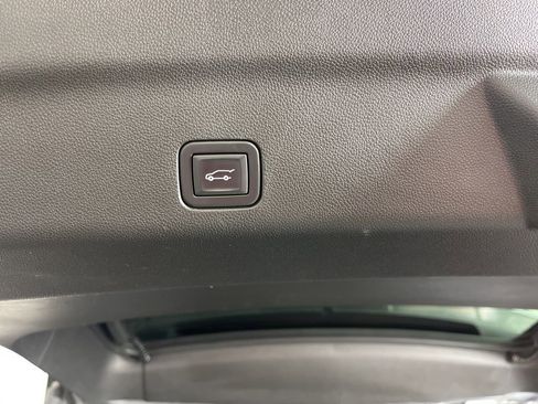 Used 2021 Chevrolet Tahoe High Country w/ Premium Package image 12