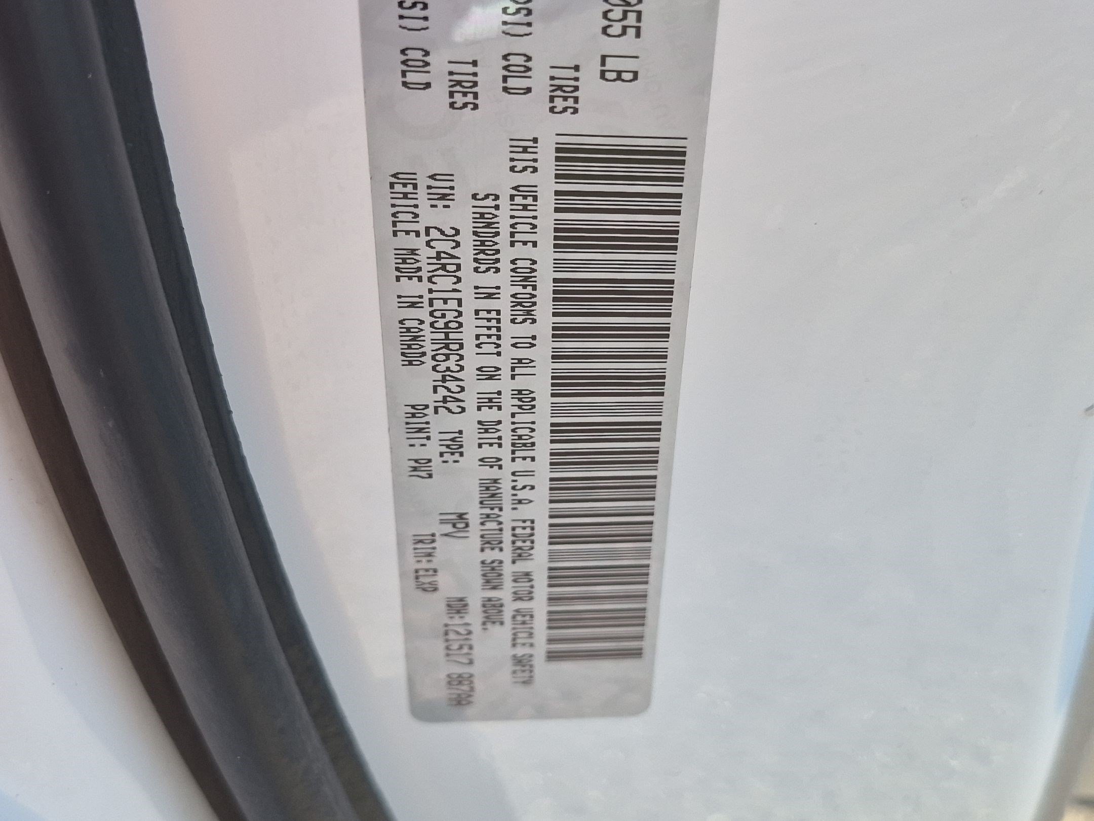 Used 2017 Chrysler Pacifica Touring-L Plus w/ Tire & Wheel Group FWD image 33