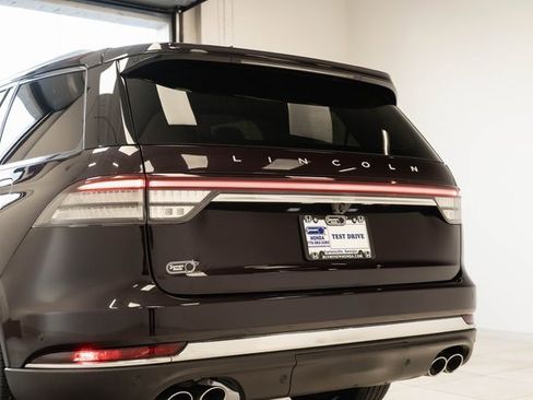 Used 2023 Lincoln Aviator Reserve w/ Equipment Group 201A image 10