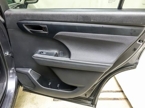Certified 2024 Toyota Highlander LE image 26