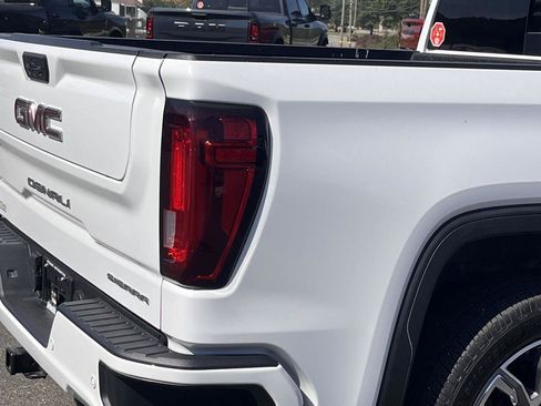 Used 2023 GMC Sierra 1500 Denali w/ Denali Reserve Package AWD/4WD image 5