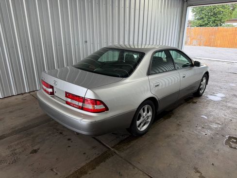 Used 2000 Lexus ES 330 FWD image 5