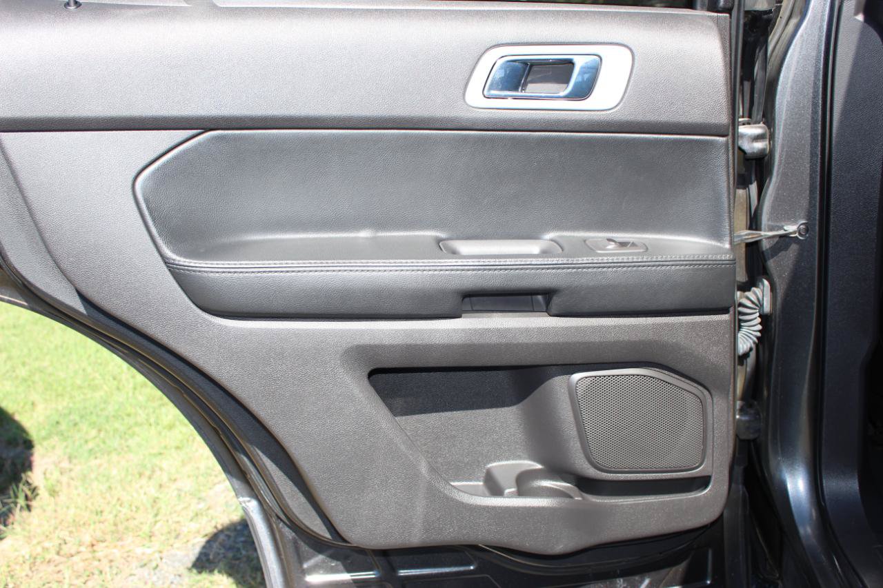 Used 2015 Ford Explorer XLT w/ Equipment Group 202A AWD/4WD image 15