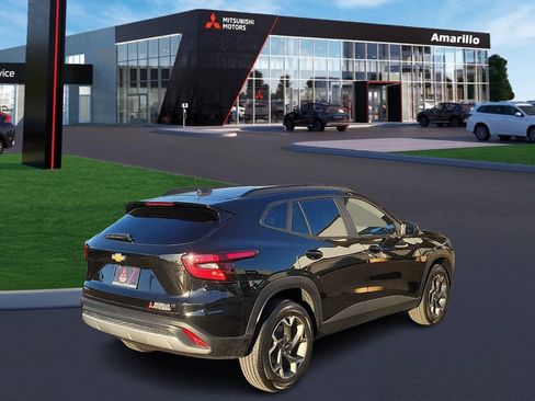 Used 2025 Chevrolet Trax LT image 3