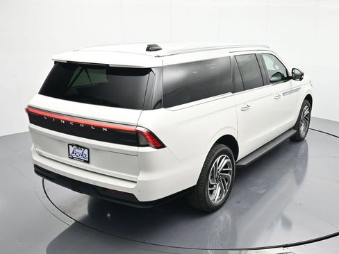 New 2026 Lincoln Navigator L Premier AWD/4WD image 33