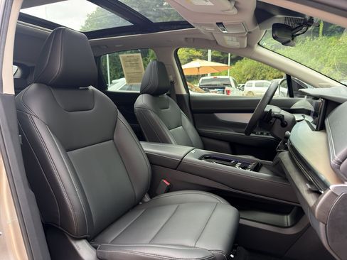 Used 2025 Nissan Murano SL AWD/4WD image 22