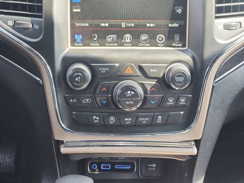 Used 2017 Jeep Grand Cherokee Limited w/ Luxury Group II image 18