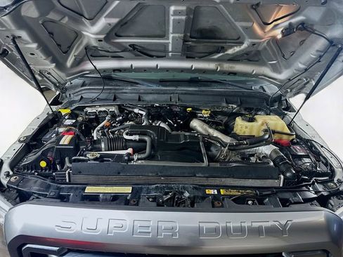 Used 2014 Ford F250 Platinum w/ Platinum Package image 32