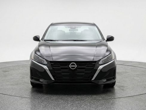 Used 2025 Nissan Altima 2.5 SV image 2