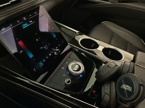 Used 2025 Cadillac Escalade Sport w/ Touring Package AWD/4WD image 20