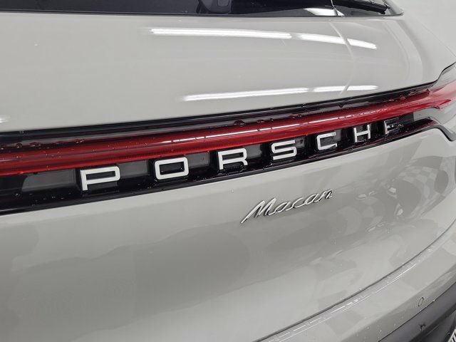 Used 2024 Porsche Macan AWD/4WD image 8