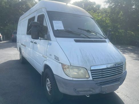 Used 2005 Freightliner Sprinter 2500 RWD image 3