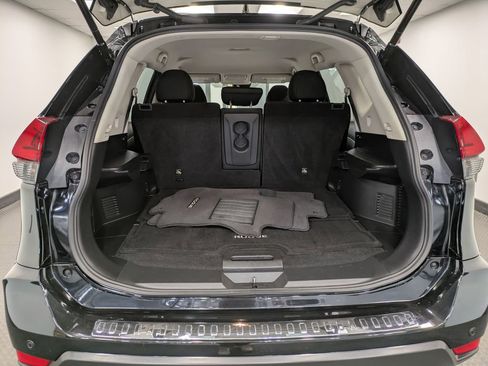 Used 2019 Nissan Rogue SV w/ Premium Package AWD/4WD image 25