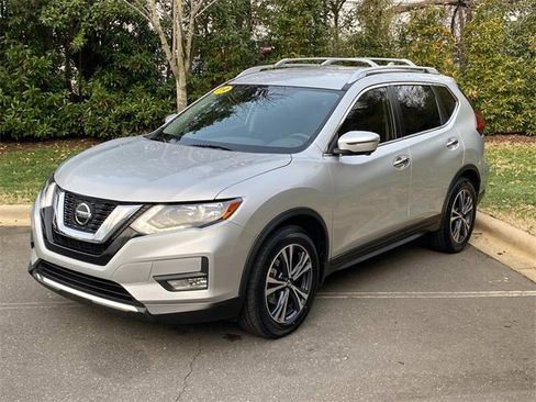 Used 2019 Nissan Rogue SV w/ Premium Package image 3