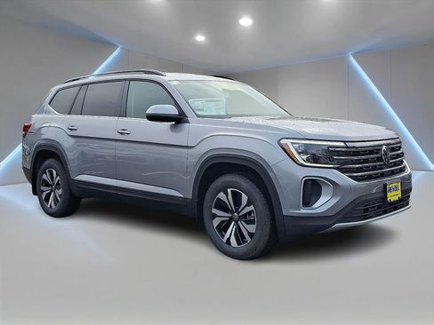 New 2026 Volkswagen Atlas SE image 2