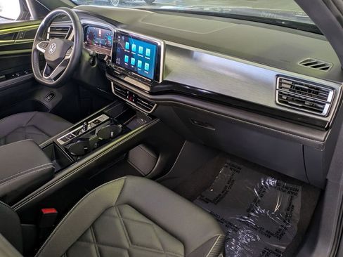 Used 2025 Volkswagen Atlas Cross Sport SE AWD/4WD image 28