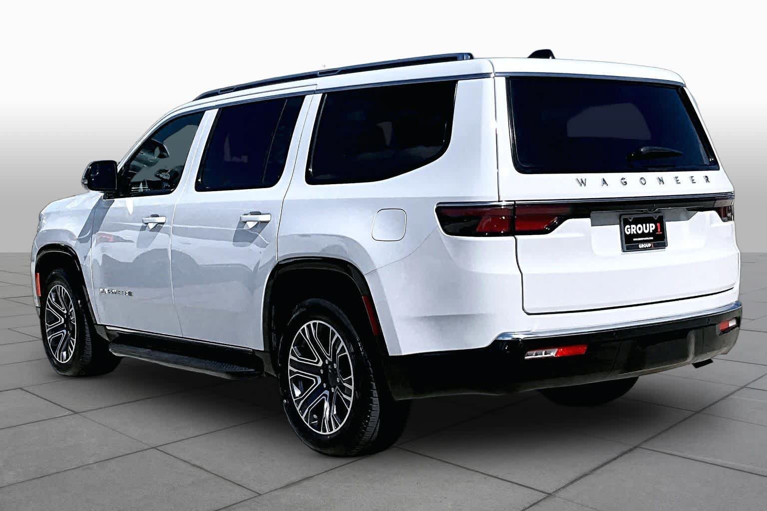 Used 2024 Jeep Wagoneer 4WD w/ Premium Group I image 10