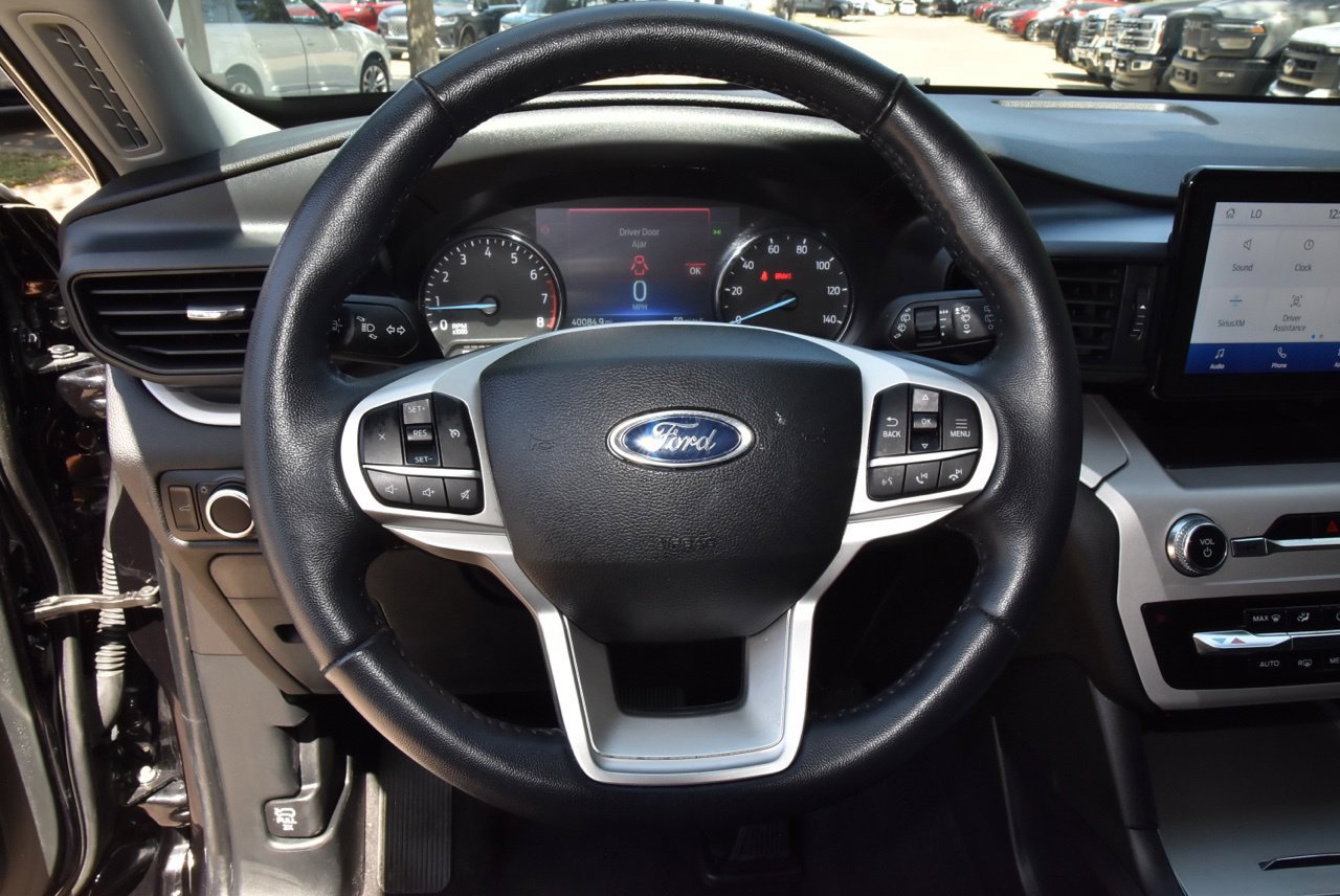 Used 2023 Ford Explorer XLT AWD/4WD image 23