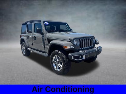 Used 2018 Jeep Wrangler Unlimited Sahara AWD/4WD image 4