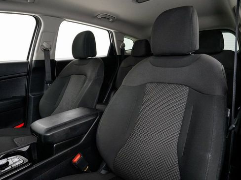 Certified 2024 Kia Sportage LX image 8