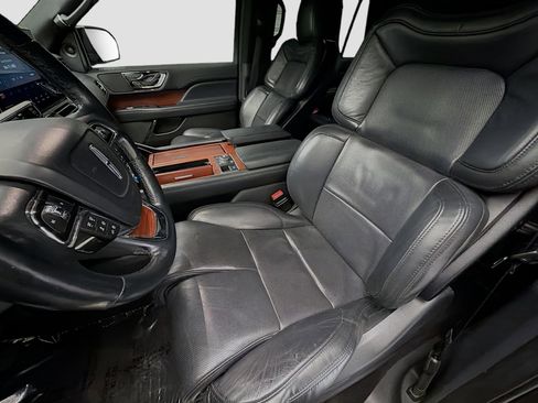 Used 2022 Lincoln Navigator Reserve AWD/4WD image 11