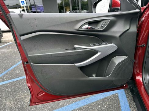 Used 2024 Chevrolet Trax LS w/ LS Convenience Package FWD image 8