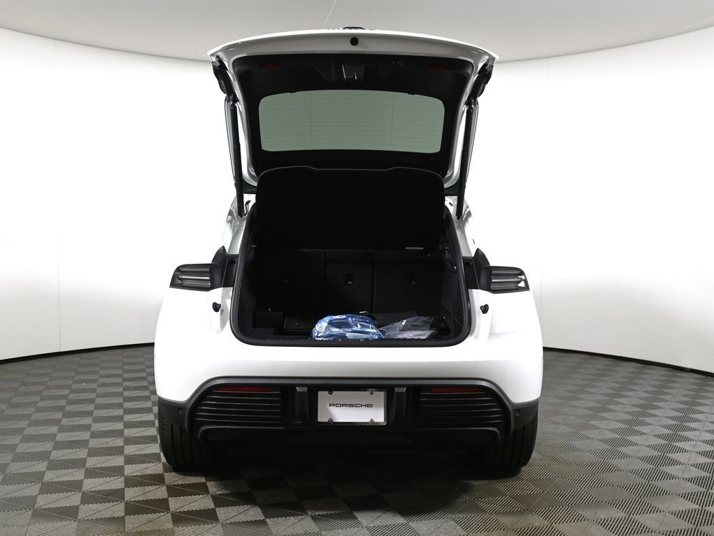 Used 2026 Porsche Macan 4 Electric AWD/4WD image 40