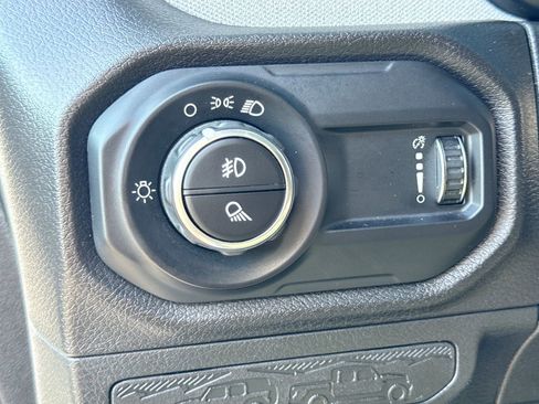 Used 2025 Jeep Gladiator Sport AWD/4WD image 16