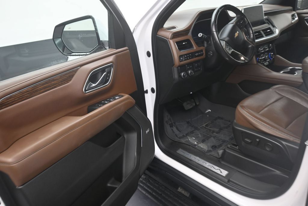 Used 2023 Chevrolet Tahoe High Country w/ Advanced Technology Package RWD image 10