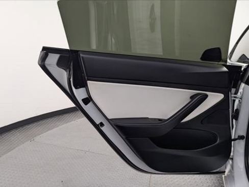 Used 2019 Tesla Model 3 Long Range image 14