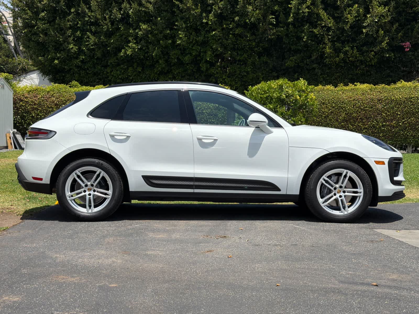 Certified 2023 Porsche Macan AWD/4WD image 9