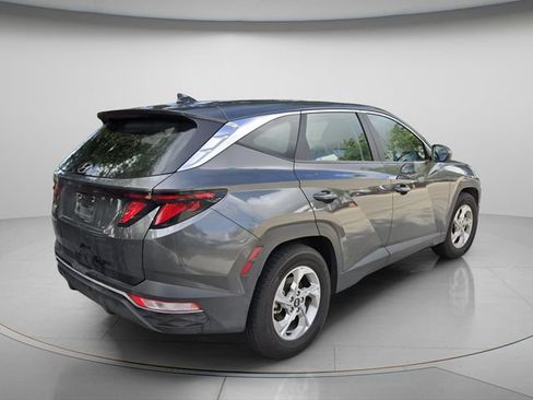 Used 2022 Hyundai Tucson SE image 4