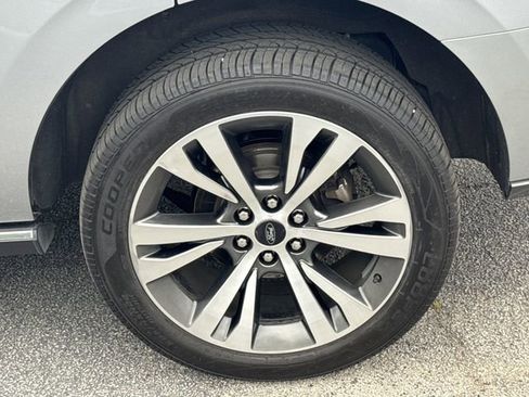 Used 2021 Ford Expedition Limited RWD image 19