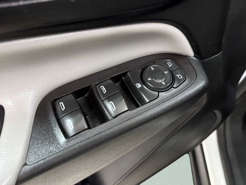 Used 2018 Chevrolet Equinox LS image 24