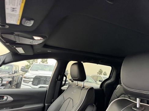 New 2026 Chrysler Pacifica Limited w/ S Appearance Package image 14