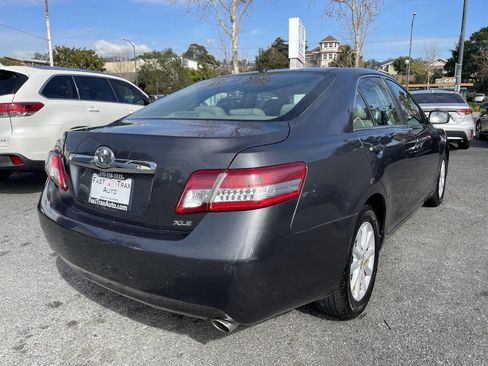 Used 2010 Toyota Camry XLE image 4