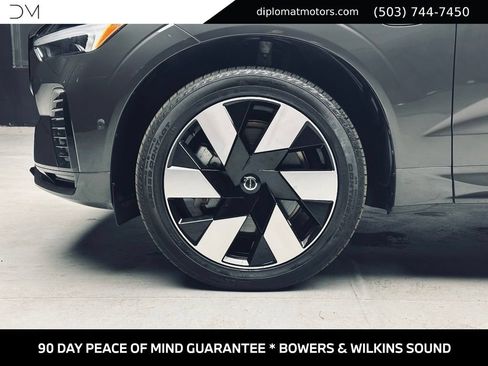 Used 2024 Volvo XC60 T8 Ultimate AWD/4WD image 40