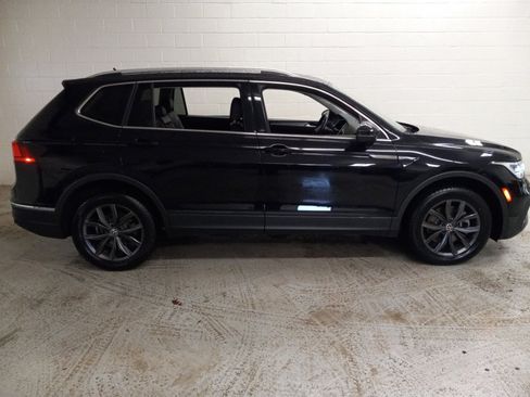 Used 2024 Volkswagen Tiguan SE image 2
