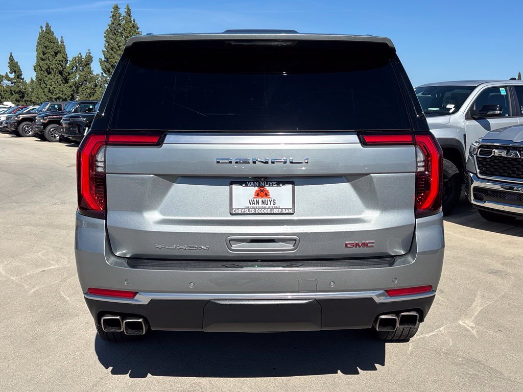 Used 2025 GMC Yukon Denali w/ Sun & Power Step Package AWD/4WD image 4