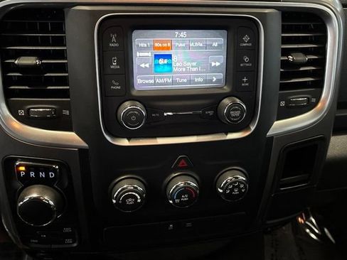 Used 2022 RAM 1500 Classic SLT AWD/4WD image 34