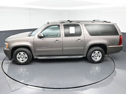 Used 2013 Chevrolet Suburban LT RWD image 28