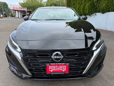 Used 2025 Nissan Altima 2.5 SV FWD image 3