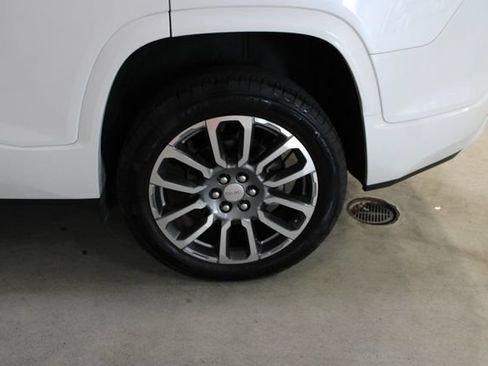 Used 2022 GMC Acadia Denali w/ Denali Technology Package FWD image 39
