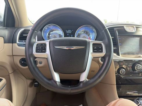 Used 2013 Chrysler 300 RWD image 20
