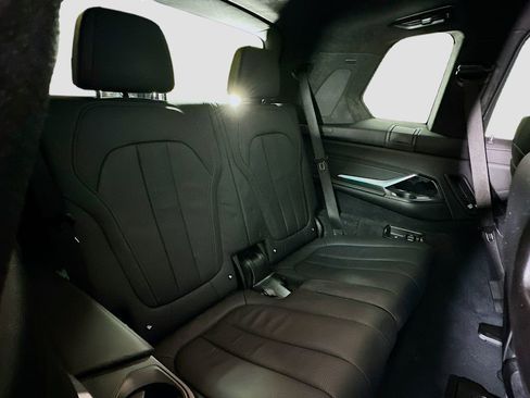 Used 2022 BMW X7 M50i w/ Cold Weather Package image 29