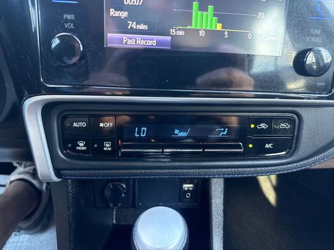 Used 2018 Toyota Corolla SE FWD image 34