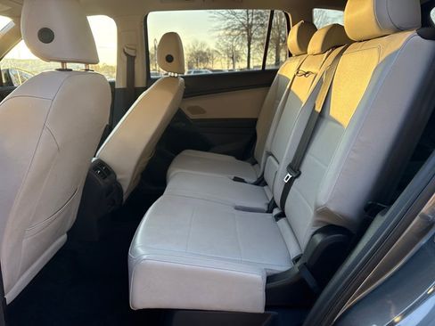 Used 2021 Volkswagen Tiguan SE w/ Panoramic Sunroof Package image 24