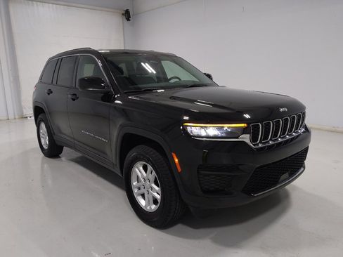 Used 2023 Jeep Grand Cherokee Laredo w/ Luxury Tech Group I AWD/4WD image 13